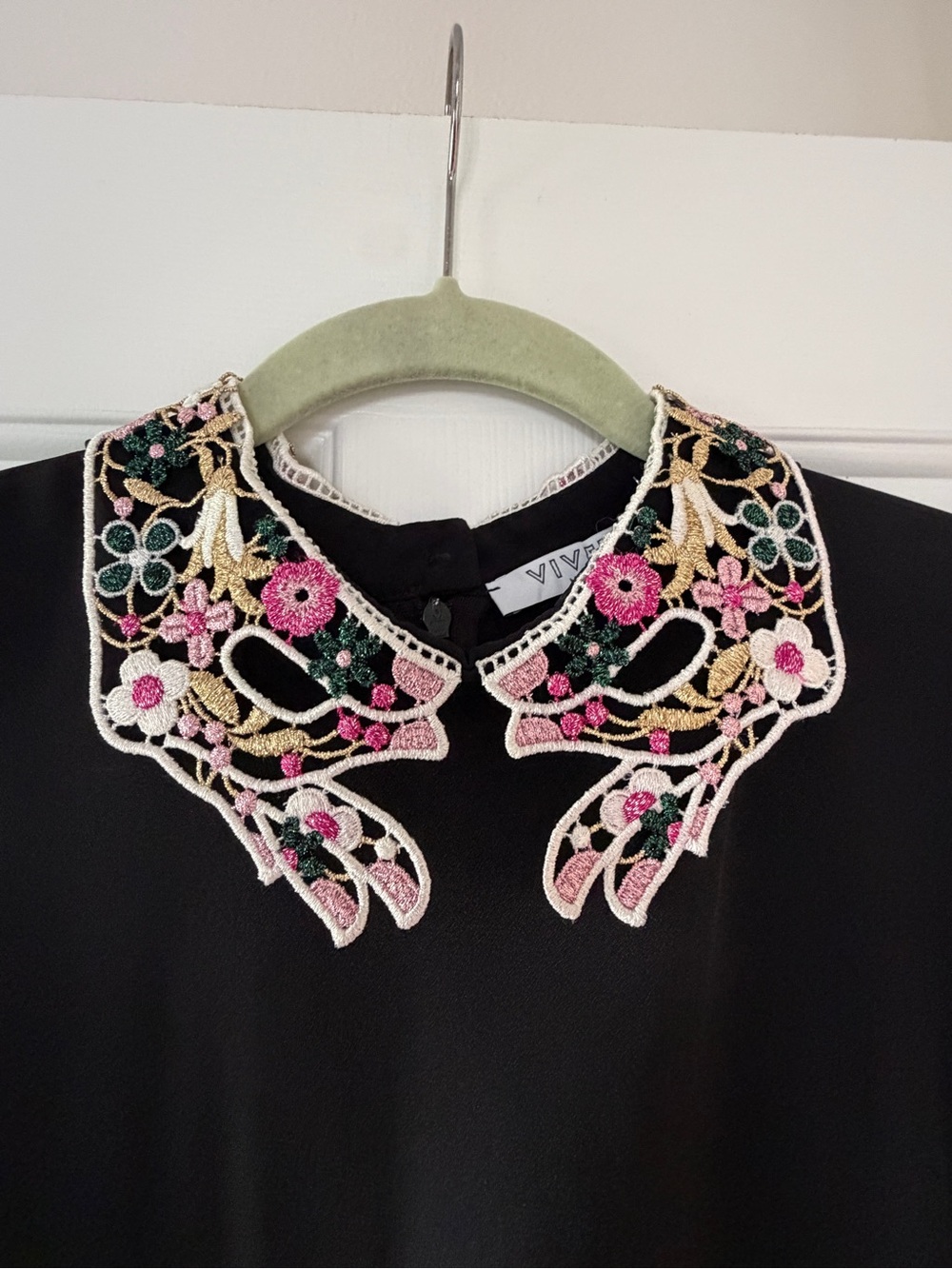 Vivetta dress in size 44 features an embroidered hands collar